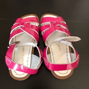 Salt Water Sandals Shiny Fuchsia (Toddler)